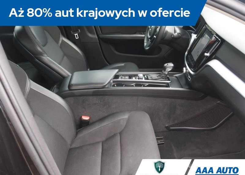 Volvo V60 cena 96000 przebieg: 145172, rok produkcji 2019 z Supraśl małe 254